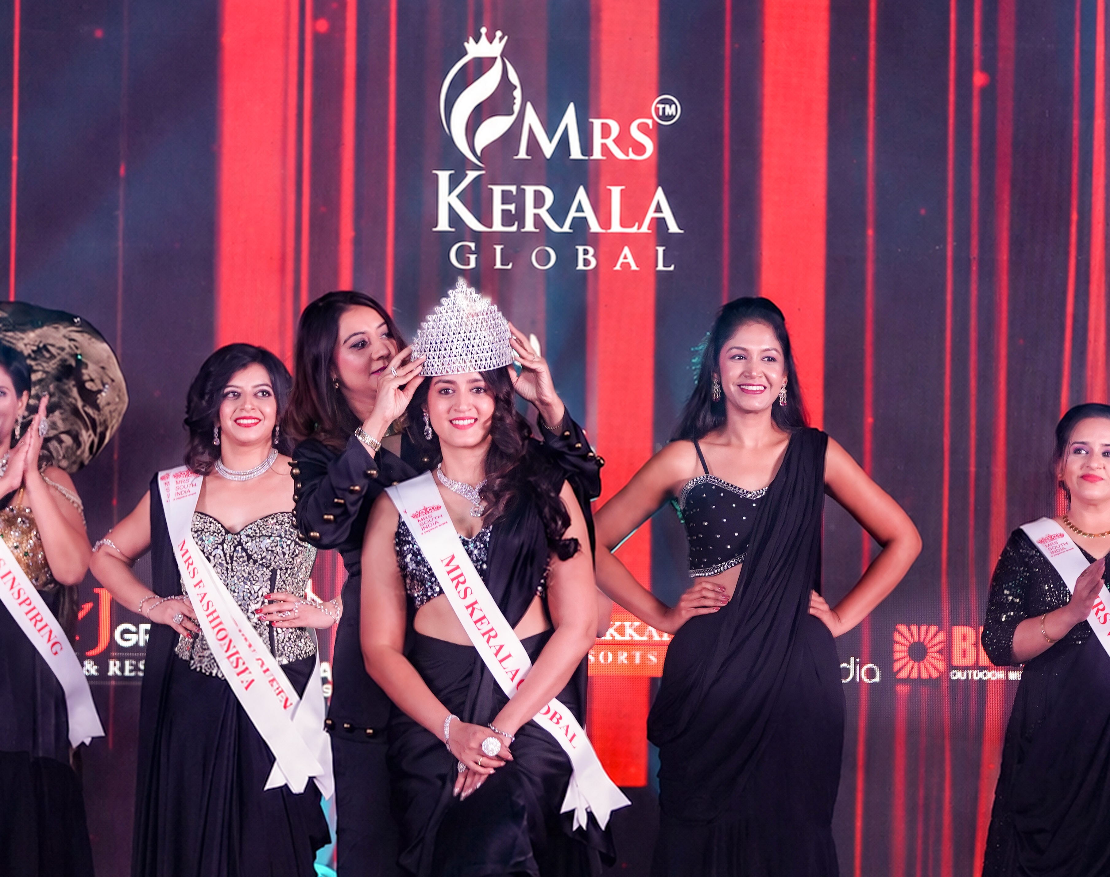 Mrs Kerala Global 2026 Crowned Viviya Santh B